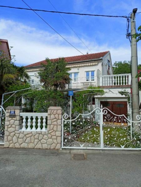 Гостиница Apartment Irena  Цриквеница